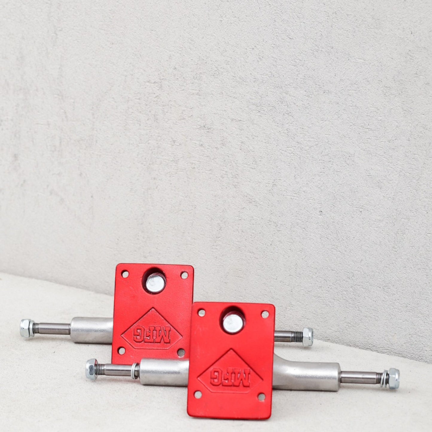 Ace Classic High Trucks Polished/Red 33 (8.0")
